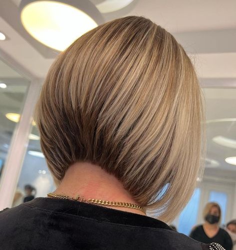 Concave Bob with Dimensional Highlights Medium Stacked Haircuts, Concave Hairstyle, Long Bob Hairstyles Blonde, Concave Bob Hairstyles, Bob Haircut Back View, Dimensional Highlights, Short Stacked Haircuts, Concave Bob, Short Stacked Bob Haircuts