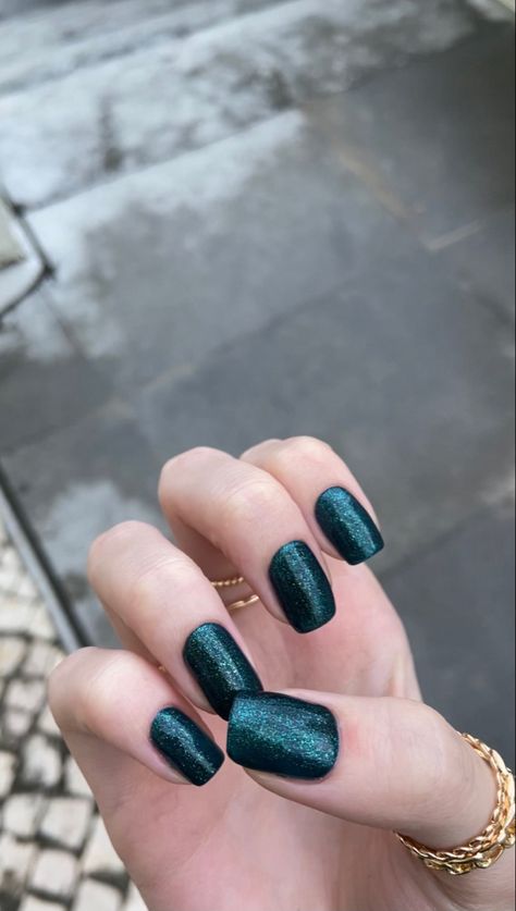 Dark Sparkly Green Nails, Dark Green Sparkly Nails, Sparkly Green Nails, Green Sparkly Nails, 2022 Nails, Sparkly Nails, Christmas 2022, Green Nails, Nail Colors