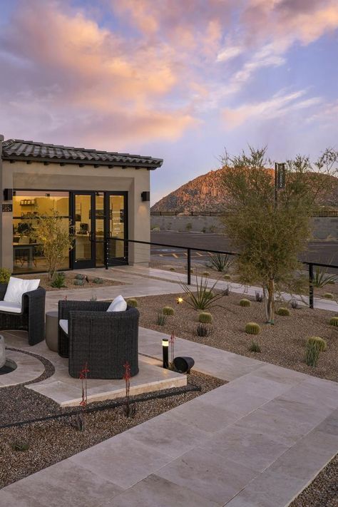 Backyard with sitting area stone walkways with mountain views in Scottsdale, Arizona. Arizona House Aesthetic, Arizona House Exterior, Toll Brothers Homes, Scottsdale Homes, 23 Bday, Arizona Aesthetic, Arizona Backyard, Backyard Views, Arizona House