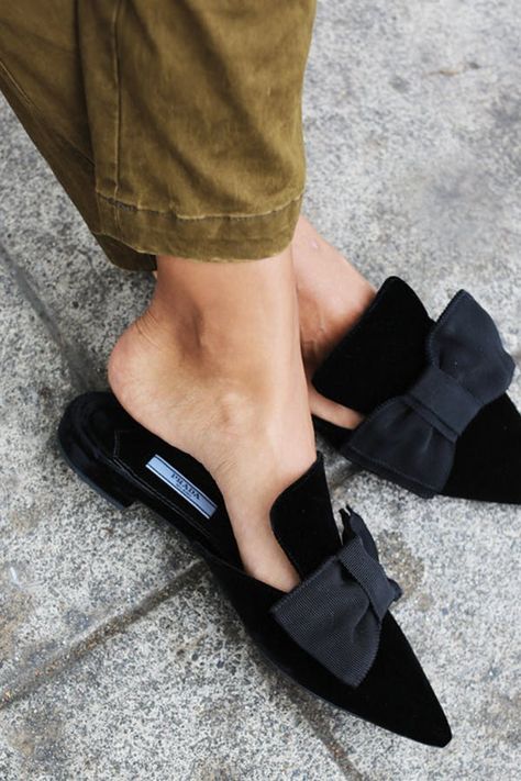 7 Shoe Trends That Are Going to Be Huge This Year #purewow #trends #fashion #shoes Mule Flats, Fabulous Shoes, Shoe Obsession, Shoe Lover, Suho, Beautiful Shoes, Flat Shoes, Keds, Cute Shoes