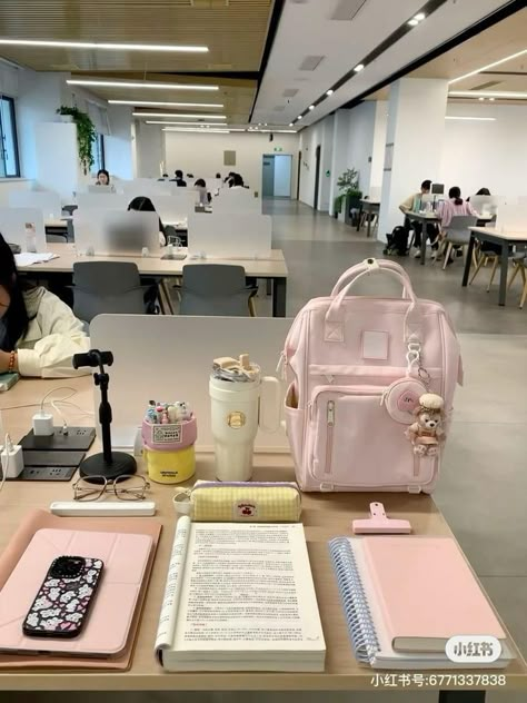 Campus Aesthetic, Pink Academia, Pretty School Supplies, Penanda Buku, Cute Stationary School Supplies, School Bag Essentials, Study Stationery, Romanticizing School, Academic Motivation