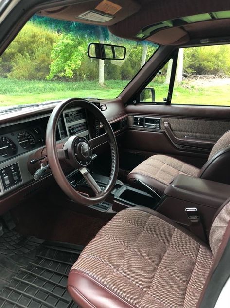 Jeep Cherokee Interior, Jeep Wrangler Interior, Jeep Xj Mods, Jeep Interiors, Green Jeep, Jeep Yj, Old Jeep, Jeep Xj, Jeep Cherokee Xj