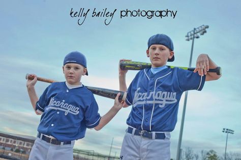 Baseball pictures #kellybaileyphotography #siblings #family Brother Baseball Photoshoot, Baseball Photoshoot, Baseball Banquet, Softball Pics, Team Mom Baseball, Brother Pictures, Boys Photoshoot, Baseball Pics, Brothers Photography