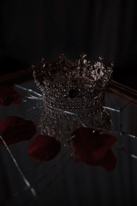 Dark Royalty Aesthetic, Royalcore Aesthetic, Royal Background, Royalty Core, Book Cover Background, Cover Design Inspiration, Crown Aesthetic, Wattpad Book Covers, Queen Aesthetic