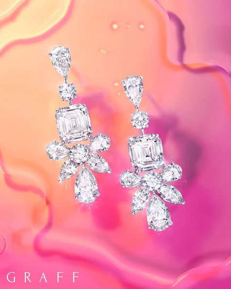 Diamond High Jewelry, Graff High Jewelry, Solitaire Diamond Earrings, Graff Jewelry, Graff Diamonds, Dubai Gold Jewelry, Beautiful Jewelry Diamonds, Diamond Chandelier Earrings, Diamond Chandelier