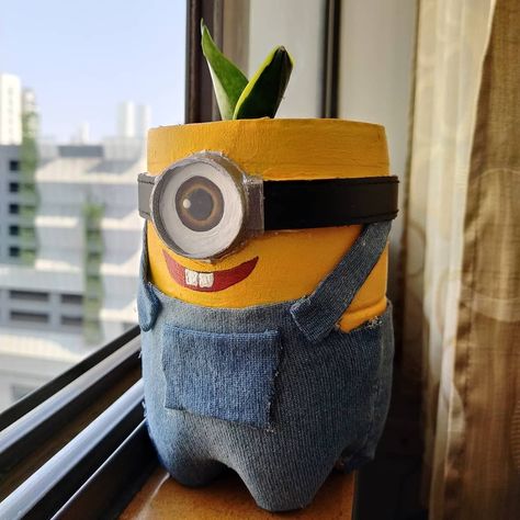 Made from Waste Materials. Wall-e Plant, Bucket Crafts, Diy Minions, Minion Art, Craft From Waste Material, Diy Room Decor Videos, Ads Creative Advertising Ideas, Waste Material, Door Signs Diy