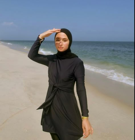 Swimming Suits For Hijab, Hijabi Active Wear, Burkini Aesthetic, Hijab Swimming Outfit, Hijabi Swimming Outfit, Hijabi Swimwear, Hijab Beach Outfit, Hijabi Beach, Swimming Pool Outfit