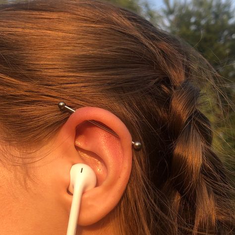 Beautyfull industrial above my headphone Double Ear Piercings, Industrial Piercing, Ear Piercings, Ear Cuff, Piercings, Cuff