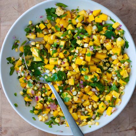 Mango and Corn Salsa - The Real Recipes Corn Mango Salsa, Jalapeno Salsa Recipe, Corn Jalapeno, Fire Roasted Corn, Roasted Corn Salsa, Easy Salsa Recipe, Grilled Taco, Corn Salsa, Lime Sauce