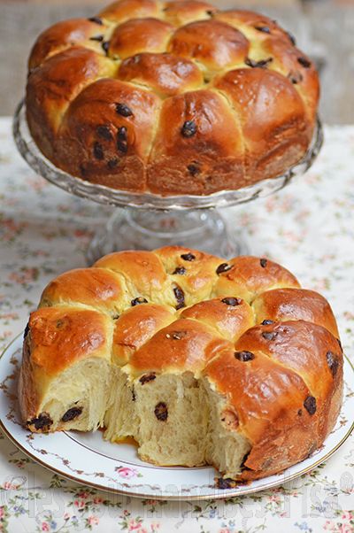 Les gourmandises d'Isa: BRIOCHE MOELLEUSE AUX PÉPITES DE CHOCOLAT Won Ton, Brioche Recipe, Brioche Bread, Muffin Tin Recipes, Cooking Chef, Delicious Bread, Sweet Bread, Dessert Bread, Food Cakes