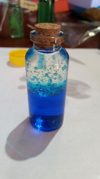 Potion Bottle Mixture, Potion Liquid Diy, Diy Harry Potter Potions Recipes, Mini Cork Bottle Ideas, Potion Jars Diy, Tiny Potion Bottles, Fake Potions Diy, Potion Making For Kids, Shimmer Potion