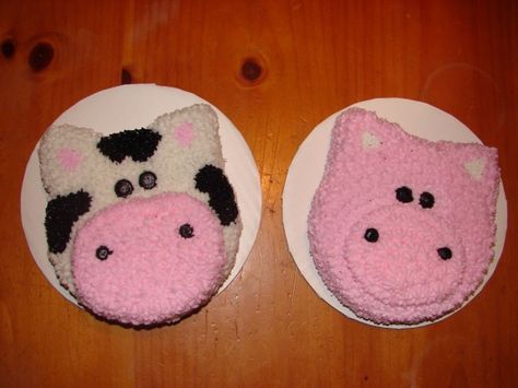 Barn Cake, Cow Cakes, Smash Cakes, Novelty Birthday Cakes, Farm Animals Birthday Party, Farm Themed Birthday Party, Farm Cake, Smash Cake Boy, Pig Cake