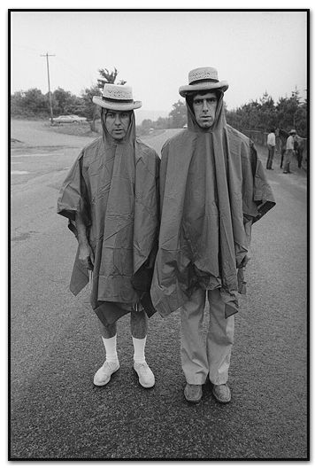 Alan Arkin and Elliot Gould, by Mary Ellen Mark American Odyssey, Alan Arkin, Mary Ellen Mark, Hollywood Scenes, Double Shot, Rain Poncho, Great Films, Vintage Portraits, Documentary Photography