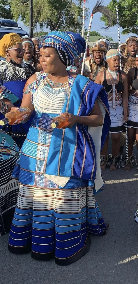 Carribean Theme Party Outfit, Zimbabwe Traditional Clothing, Mgidi Xhosa Outfits, Xhosa Bride Traditional Attire, Umgidi Outfit, Xhosa Wedding Dresses Traditional, South African Traditional Dresses Zulu, Xhosa Makoti Outfits, Xhosa Attire For Ladies