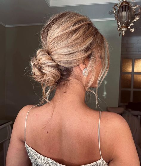 Great wedding updos for long hair are so hard to find nowadays. We have collected the best ideas that will make you gorgeous and super romantic. Wedding Updos For Long Hair, Updos For Long Hair, Wedding Updos, Wedding Updo, Trendy Wedding, Plan Your Wedding, Gorgeous Hair, Best Ideas, Bridal Looks