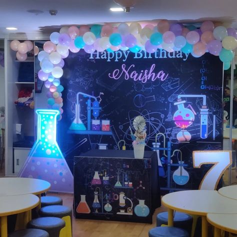 Science Party decorations idea. Science Exhibition Decoration Ideas, Lab Party, Science Party Decorations, Science Themed Party, Party Decorations Ideas, Science Decor, Science Birthday, Science Party, Science Themes