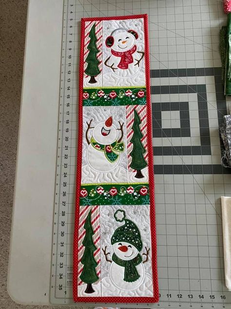 Christmas Applique Patterns, Applique Table Runner, Machine Embroidery Designs Projects, Quilted Table Runners Christmas, Best Embroidery Machine, Designs By Juju, Snowman Quilt, Holiday Table Runner, Winter Project