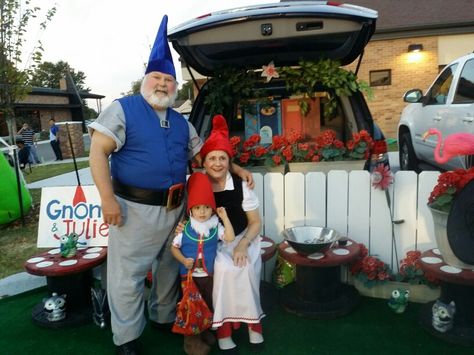 Gnomeo and Juliet Halloween trunk or treat Gnome Trunk Or Treat Ideas, Gnome Trunk Or Treat, Juliet Halloween, Gnomeo And Juliet, Trunk Decor, Halloween Trunk Or Treat, Trunk Or Treat Ideas, Spooktacular Halloween, Treat Ideas