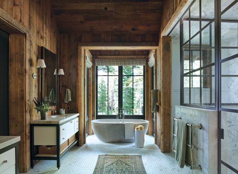 A Family Farmhouse with Rugged Mountain Character - Mountain Living Houses Built Into Mountains, Mountain Home Master Bath, Mountain Bathroom Ideas, Mountain Modern Bathroom, Luxury Mountain Homes Interiors, Mountain Home Bathroom, Montana Bathroom, Mountain Character, Mountain Homes Interiors