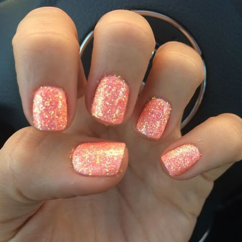 Coral Toe Nails, Summer Nails 2018, Manicure Shellac, Coral Nail Polish, Nail Design Glitter, Holiday Acrylic Nails, Nails Yellow, Coral Nails, Bright Nails