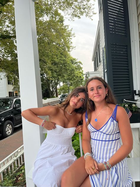 Marthas Vineyard Outfit, Hamptons Outfit, Friends Outfit, Dewey Beach, Hamptons Summer, Malibu Blue, Insta Poses, Friend Pictures Poses, Pic Pose