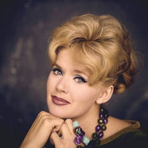 Connie Stevens James Stacy, Stella Stevens, Connie Stevens, Eddie Fisher, Tv Actors, Classic Beauty, Actress Photos, Hollywood Stars, Tv Stars