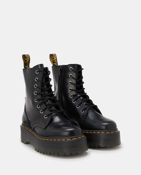 Outfit Mujer, Dr Martens Boots, Dr Martens Shoes, Winter 2022, Dr. Martens Boots, Dr. Martens, Dark Academia, Combat Boots, Nike