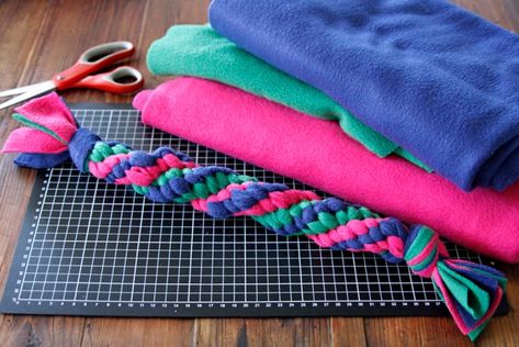 DIY Twisted Double Spiral Woven Fleece Dog Tug Toy - Dalmatian DIY Diy Dog Snuffle Toy, Diy Fleece Dog Toys, Diy Crinkle Dog Toy, Fleece Dog Toys Diy, Dog Toys Diy Homemade, Diy Dog Tether Tug Toy, Diy Tether Tug Dog Toy, Diy Tug Toys For Dogs, Braided Fleece Dog Toy Diy