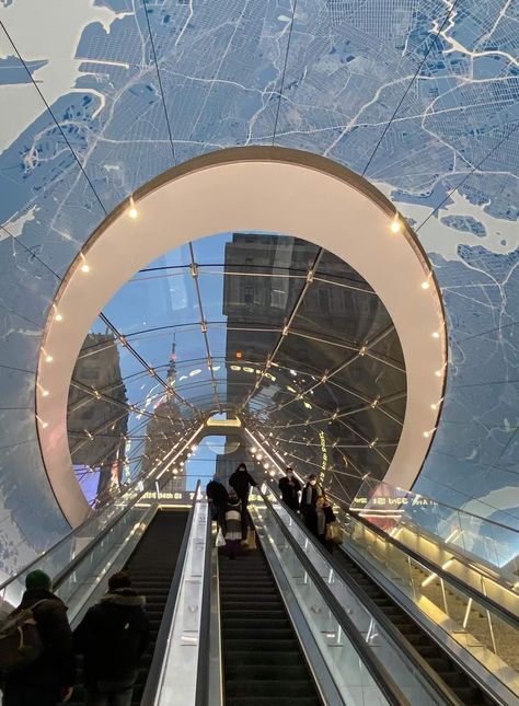 Spotting the Empire State Building from the new hall at Penn Station #NewYork Metro North Railroad, Nyc Dream, Long Island Railroad, Penn Station, The Empire State Building, Lake Shore, Corporate Identity Design, Route Map, Cloud Gate