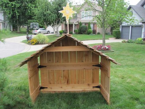 Diy Manger, Nativity Scene Diy, Nativity Scene Display, Outdoor Nativity Scene, Ward Christmas Party, Nativity Stable, Outdoor Nativity, Christmas Manger, Diy Nativity