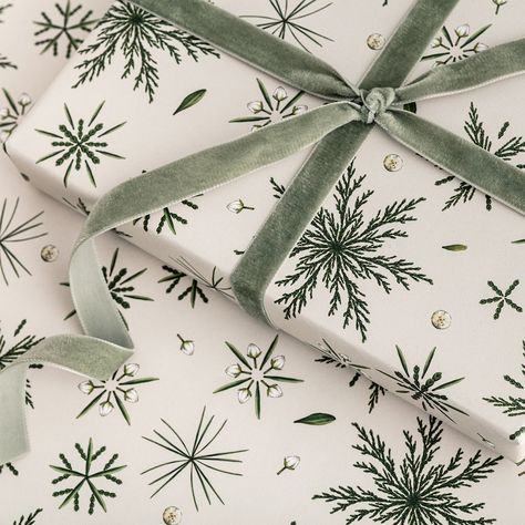 Christmas Wrapping Paper Luxury Eco Gift Wrap Festive Foliage - Etsy Christmas Wrapping Paper 2023, Green Wrapping Paper Christmas, Aesthetic Christmas Wrapping Paper, Aesthetic Christmas Wrapping, Wrapping Paper Theme, White Company Christmas, Cute Christmas Wrapping Paper, Luxury Christmas Wrapping Paper, Christmas Present Wrap