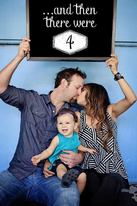 30+ Fun Photo Ideas to Announce a Pregnancy - And Then There Were Four Chalkboard Announcement Facebook Baby Announcement, Second Baby Announcements, Baby 2 Announcement, Fun Photo Ideas, Baby Announcement Ideas, Baby Number 2, Pregnancy Announcement Ideas, Second Pregnancy, Foto Baby