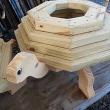 Landscape Timber Crafts, Timber Crafts, Turtle Planter, Kids Woodworking Projects, Diy Picnic, Wood Projects For Beginners, Woodworking Projects For Kids, Woodworking For Kids, Woodworking Inspiration