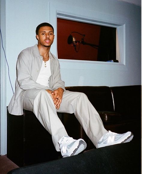 Diggy Simmons Style, Skin Outfit, Affordable Streetwear, Diggy Simmons, Male Outfits, Foto Inspo, Men Fashion Classy, 2000s Outfits, Sweaters For Men