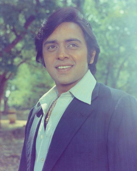 Vinod Mehra's accidental entry into Hindi cinema Vinod Mehra, Saint Xavier, Talent Contest, Rajesh Khanna, Kishore Kumar, Lata Mangeshkar, Latest Funny Videos, Rumor Has It, Long Road