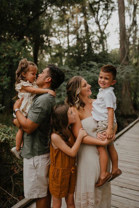 Spanish Moss Family Photos, River Family Pictures, Family Photos At Lake, Lakeside Family Photoshoot, River Family Photos, Dock Family Photoshoot, Family River Photoshoot, Whimsical Family Photoshoot, Family Creek Photos