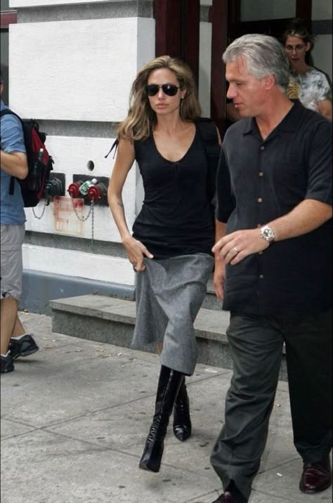 Angelina Jolie Street Style 90s, Angelina Jolie Style, John Krasinski, 2000s Outfits, Mary Kate Olsen, Matt Damon, Fashion Moodboard, Related Images, Streetwear Fashion Women