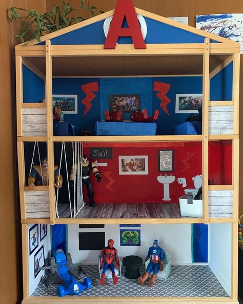 Diy Superhero House, Spiderman House, Superhero House, Superhero Playhouse, Dollhouse For Boys Diy, Boys Dolls House Ideas, Doll House For Boys Diy, Diy Superhero Dollhouse, Boys Dollhouse