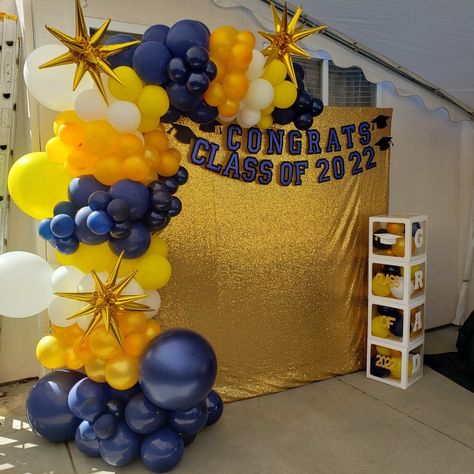 Blue And Gold Backdrop Ideas, Banquet Photo Backdrop, College Reunion, Gold Class, Balloon Company, Graduation Backdrop, Gold Backdrop, 2023 Graduation, Balloon Ideas