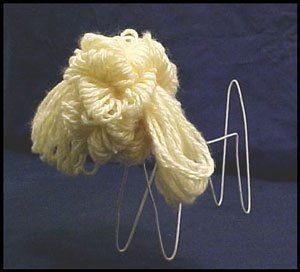 Yarn dog head. Christmas Pom Pom Crafts, Wire Hanger Crafts, Diy Yarn Dolls, Yarn Animals, Yarn Crafts For Kids, Easy Yarn Crafts, Pom Crafts, Craft Projects For Adults, Hanger Crafts