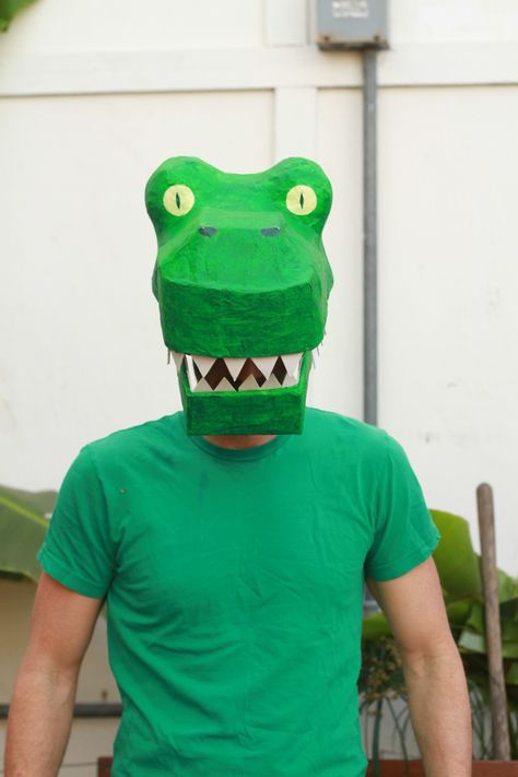 DIY Dinosaur Costume: Trex costume Trex Costume, Paper Mache Dinosaur, T Rex Halloween Costume, Diy Dinosaur Costume, Dinosaur Train Party, Rex Costume, Make A Dinosaur, Paper Dinosaur, Diy Dinosaur