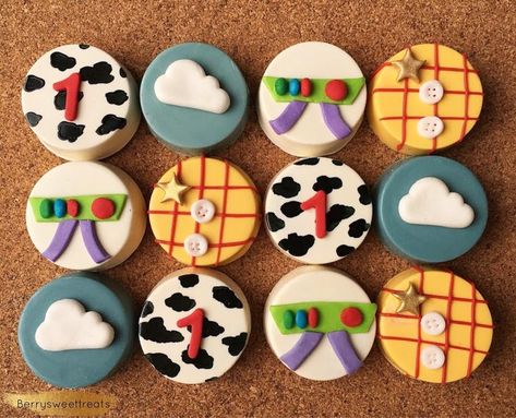 Jasmine Arrieta on Instagram: “Toy story oreos won on my story’s poll so here they are!😊 swipe to see my first set of these💀 (the weather didn’t allow me to take good…” Toy Story Oreos, Baby Planning, My Story, Toy Story, 2nd Birthday, Oreo, Sugar Cookie, Toys, Birthday