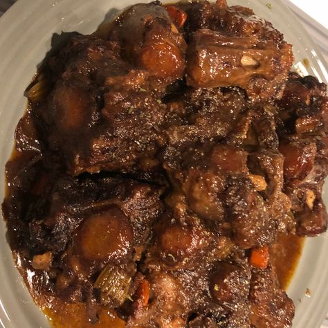 Braised Oxtails in Red Wine sauce Braised Oxtail, Red Wine Recipe, Oxtail Recipes, Homemade Sauce Recipes, Red Wine Sauce, Slow Roast, Island Food, Wine Sauce, Jamaican Recipes