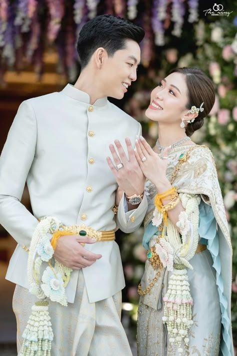 #wedding #cambodianwedding #traditional #culture #cambodiantraditionalcostume #cambodiawedding #khmerwedding #khmer #cambodiancouple #couple #marriage #outfits#girloutfit #prewedding #preweddingshoot #couplescostume Couple Photo Pose, Lao Wedding, Khmer Outfit, Costume Photoshoot, Cambodian Wedding Dress, Couple Wedding Photography, Family Photo Studio, Thai National Costume, Among The Wildflowers