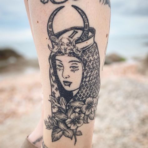 High Priestess Tattoo Design, Queen Of Pentacles Tattoo, The High Priestess Tattoo, Tattoos Of Women Goddesses, The Empress Tattoo, High Priestess Tarot Tattoo, Queen Of Swords Tattoo, The Magician Tarot Tattoo, The High Priestess Tarot Art