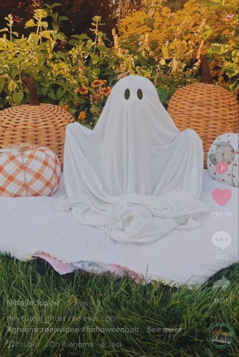 Ghost Sheet Photoshoot Kids, Toddler Ghost Photoshoot, Baby Ghost Photoshoot, Ghost Photoshoot Kids, Sheet Ghost Photoshoot, Ghost Shoot, Ghost Pics, Ghost Photo, Ghost Photoshoot