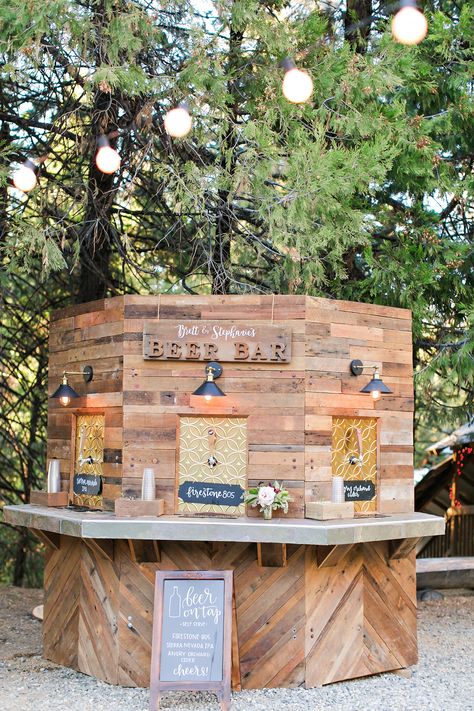 Beer Station Wedding, Diy Beer Bar Wedding, Craft Beer Bar Design, Wedding Beer Tap, Wedding Beer Station, Diy Beer Tap, Diy Beer Bar, Beer Bar Ideas, Beer Keg Ideas