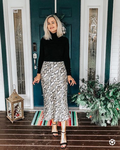 Snake Skin Skirt Outfit Winter, Snake Skin Skirt Outfit, Snake Skirt Outfit, Snakeskin Skirt Outfit, Snake Print Skirt Outfit, Snake Skin Skirt, Snakeskin Skirt, Printed Skirt Outfit, Skirt Outfit Fall