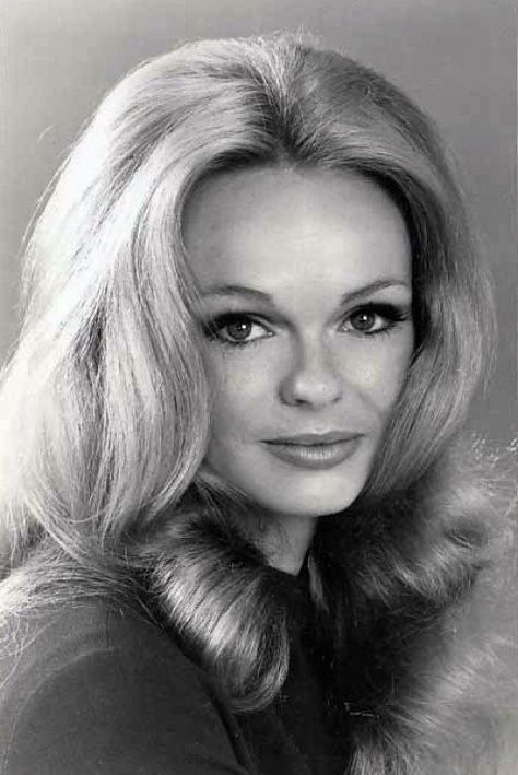 Lynda Day George Lynda Day George, Mariette Hartley, 1920s Actresses, Suzanne Pleshette, Hollywood Golden Era, Angie Dickinson, Myrna Loy, Classic Girl, Blonde Bombshell