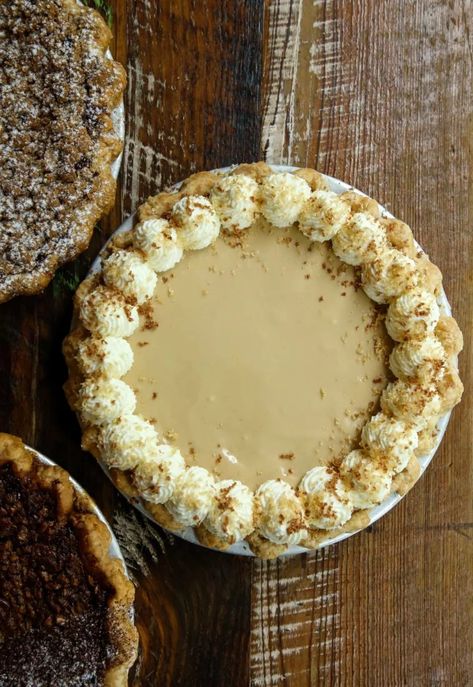 Pumpkin and Roasted White Chocolate Pie – Garden & Gun Chocolate Pie Thanksgiving, Pastry Chef Recipes, Pie Contest Winning Pies, Award Winning Pie Recipes, Cashew Pie, Pie Competition, White Chocolate Pie, Chocolate Chip Pie Recipe, Thanksgiving Meal Ideas